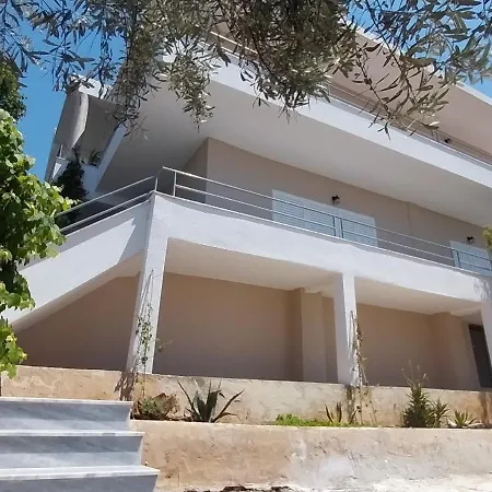 Thomas Appartamento Sarandë